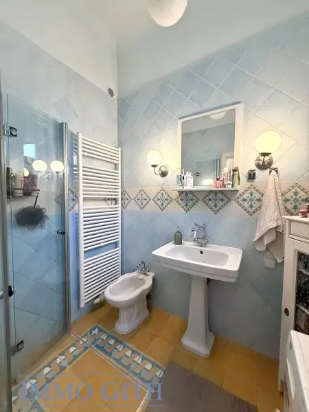 HELL, GEMÜTLICH & GUT VERMIETET – GEPFLEGTE 2-ZIMMER-WOHNUNG MIT BALKON IN SIMMERING ZU KAUFEN!