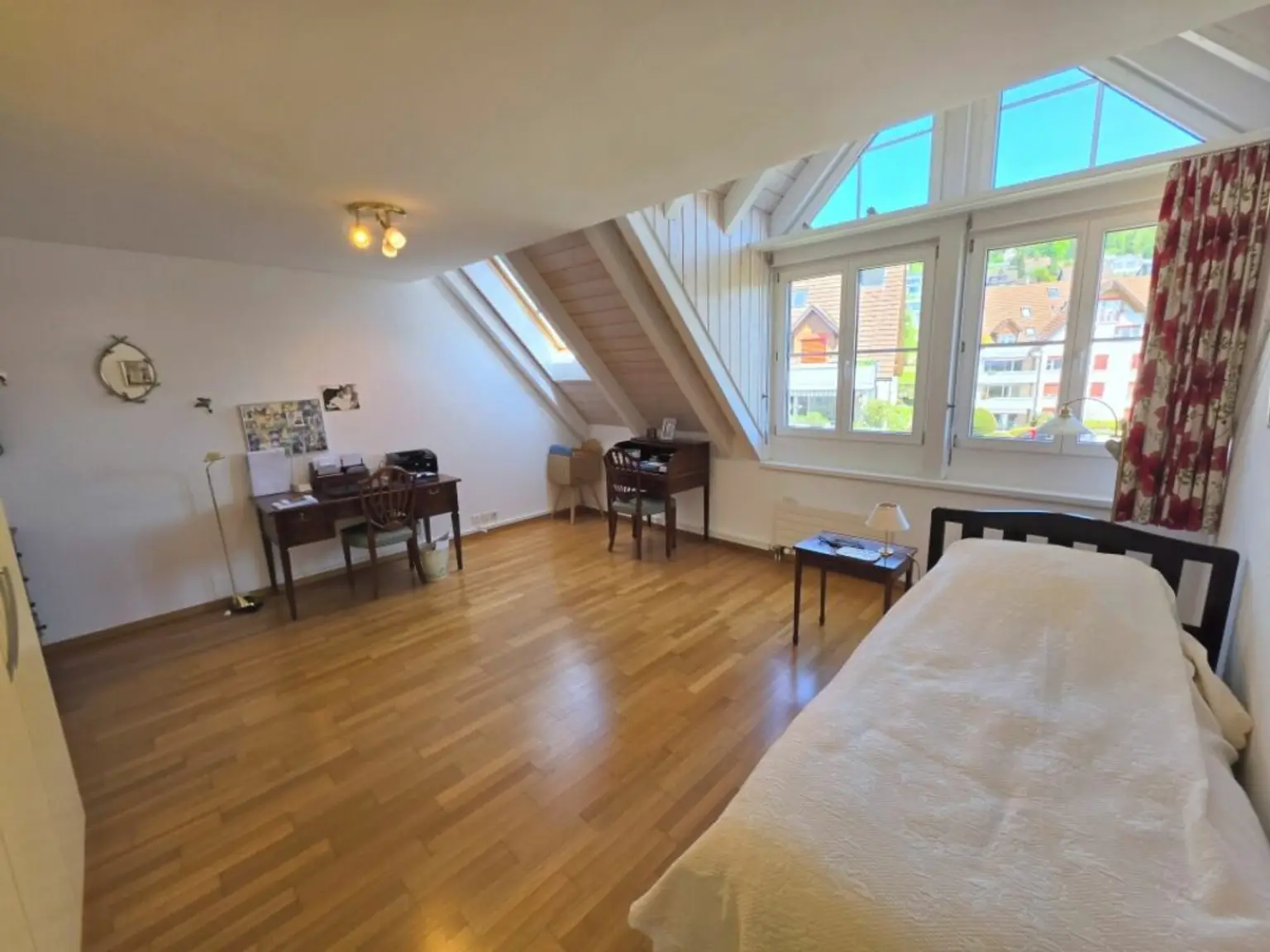 Dachgeschoss Wohnung mit wunderbarer Aussicht, an ruhiger, kinderfreundlicher Lage!