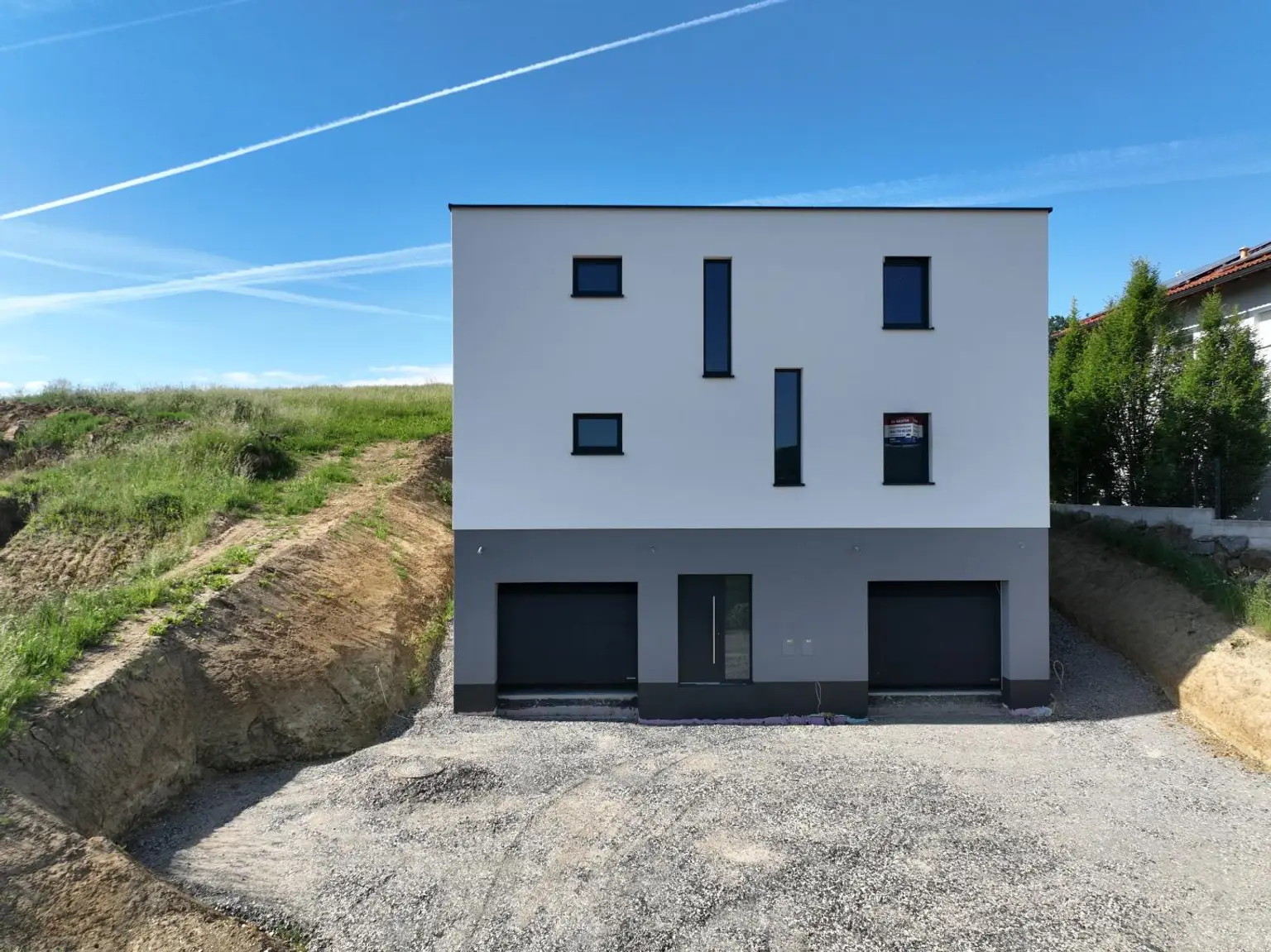 Wohnhaus in erhöhter Siedlungslage mit großzügigem