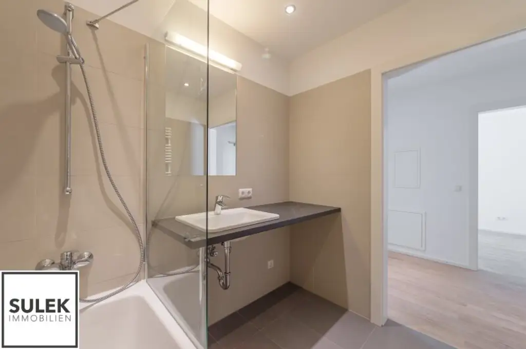 Ab Mitte Dezember  verfügbar ~ moderne 3 Zimmer Neubauwohnung mit Innenhof-Terrasse in beliebter Lage ~ Kaiserstraße U6 nähe!