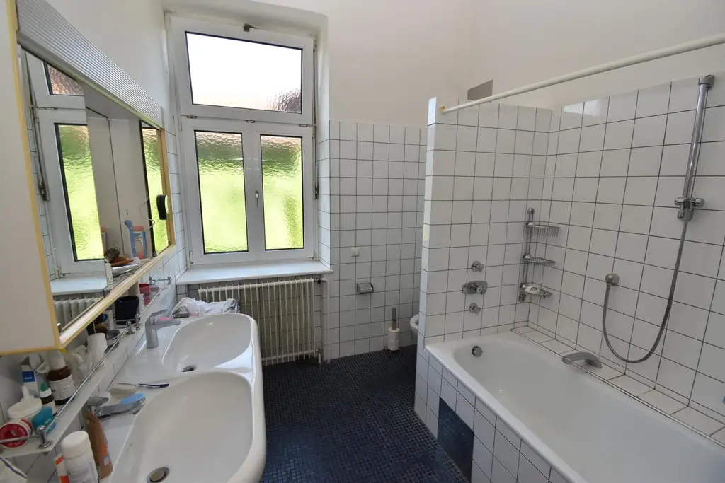Charmante Altbauvilla mit WOHNRECHT und eindrucksvoller Grünfläche