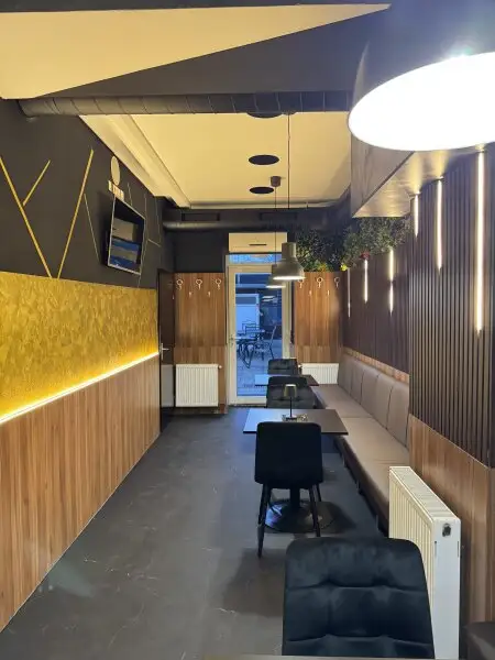 Anlagepaket mit 5 Geschäftslokale & 1 Wohnung – stabile Mieteinnahmen – attraktive Rendite 5,25%