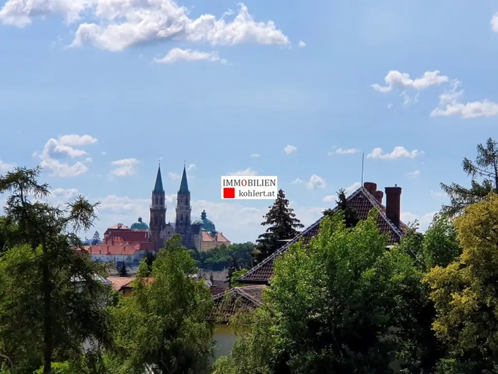 GEMÜTLICHE 2-ZIMMERWOHNUNG MIT LOGGIA, ALLE NEBENRÄUME, GARAGENSTELLPLATZ IM EIGENTUM