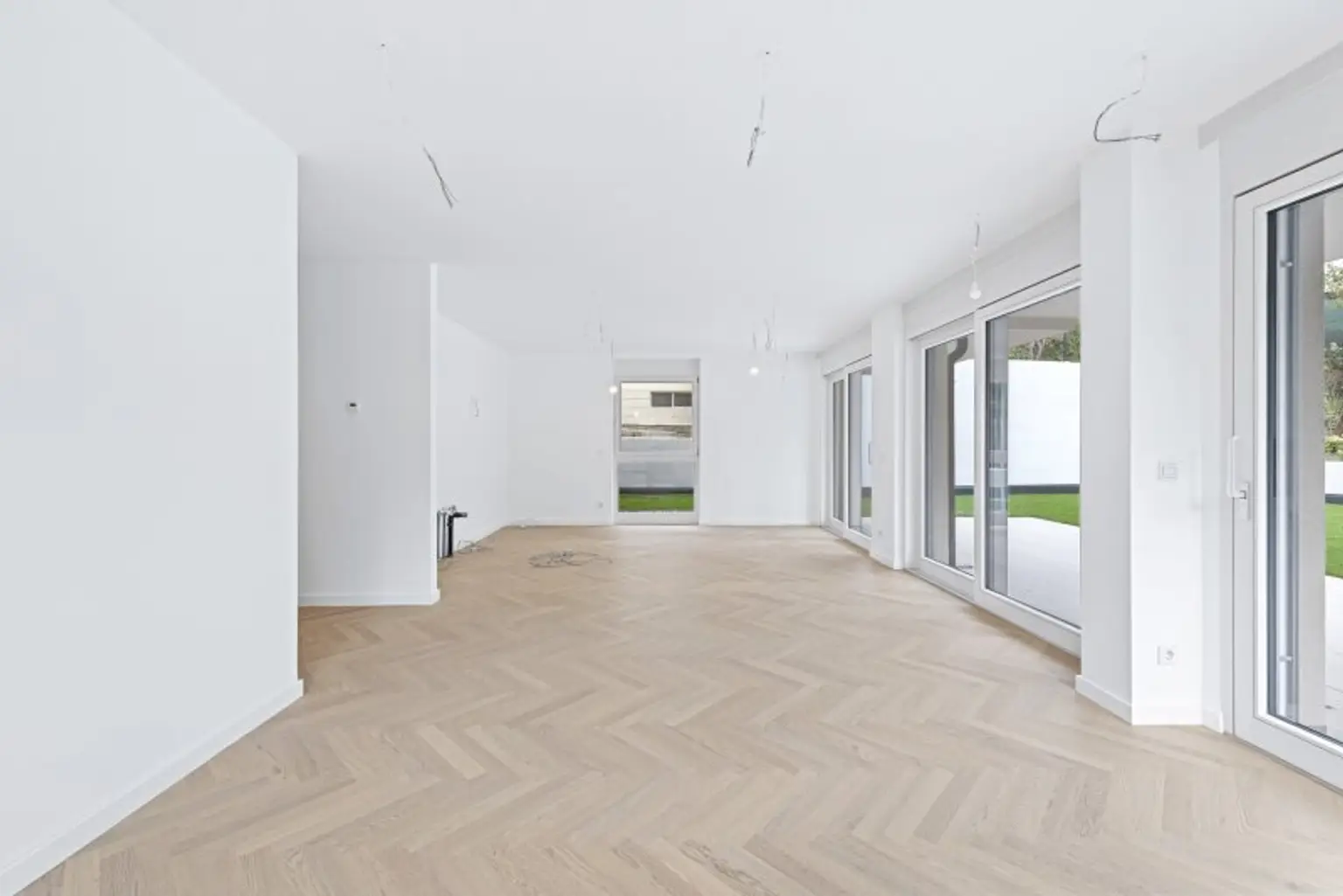 EXKLUSIVE GARTENWOHNUNG IN HIETZING MIT SALZWASSER-POOL UND SAUNA