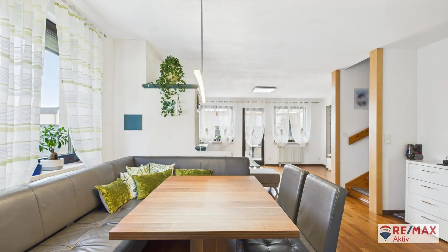 Familienidylle pur – Gepflegte Doppelhaushälfte mit Garten, Terrasse & Carport