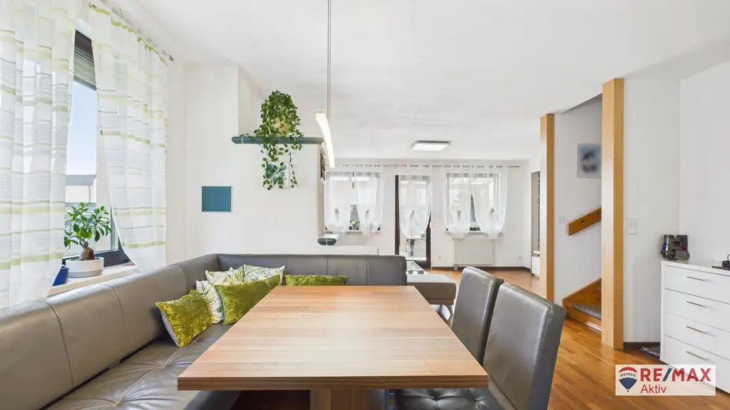 Familienidylle pur – Gepflegte Doppelhaushälfte mit Garten, Terrasse & Carport