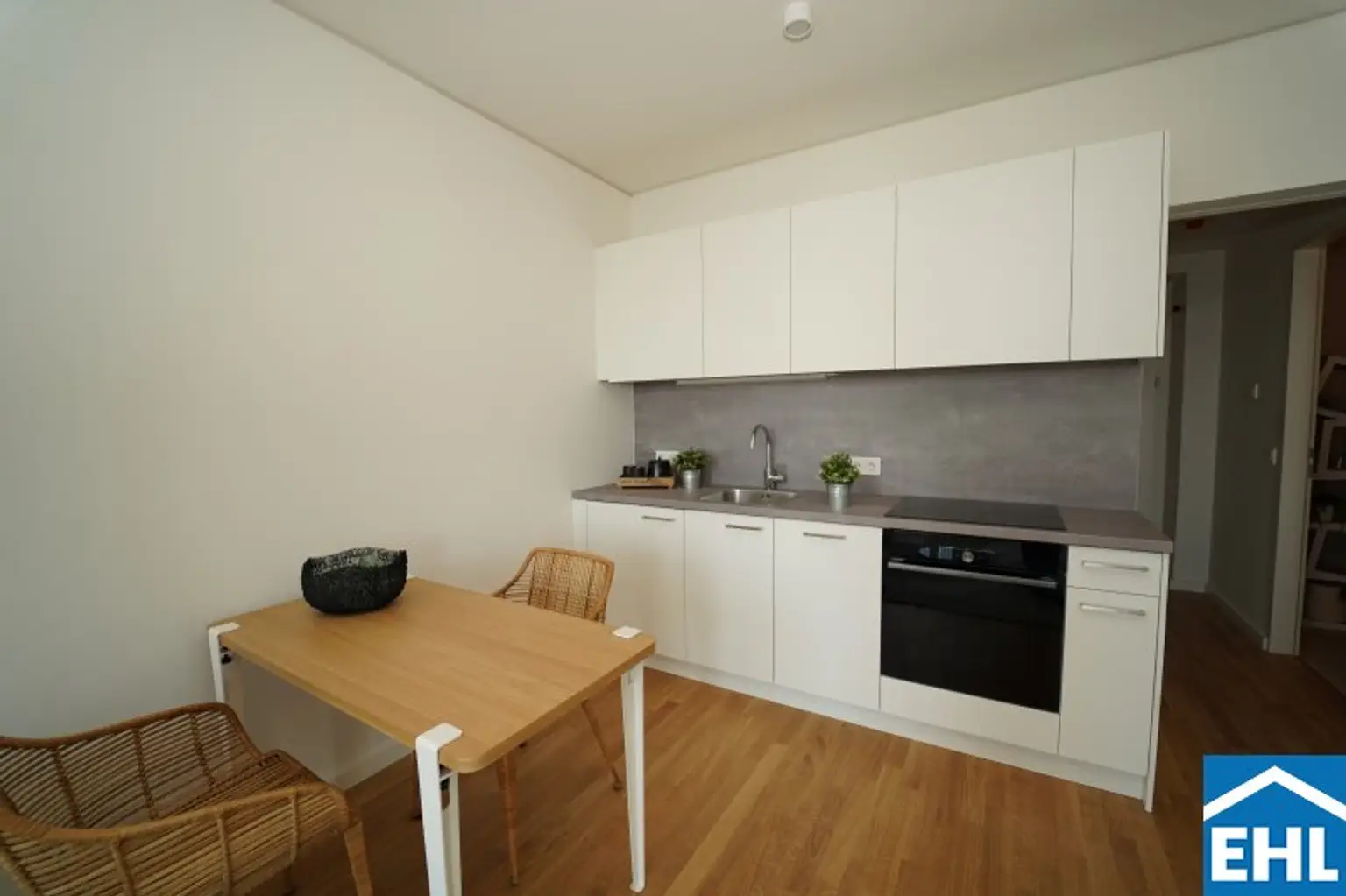 Stylische 1,5-Zi.-Wohnung mit Loggia & Rooftop Pool | TOWER HOMES im V22