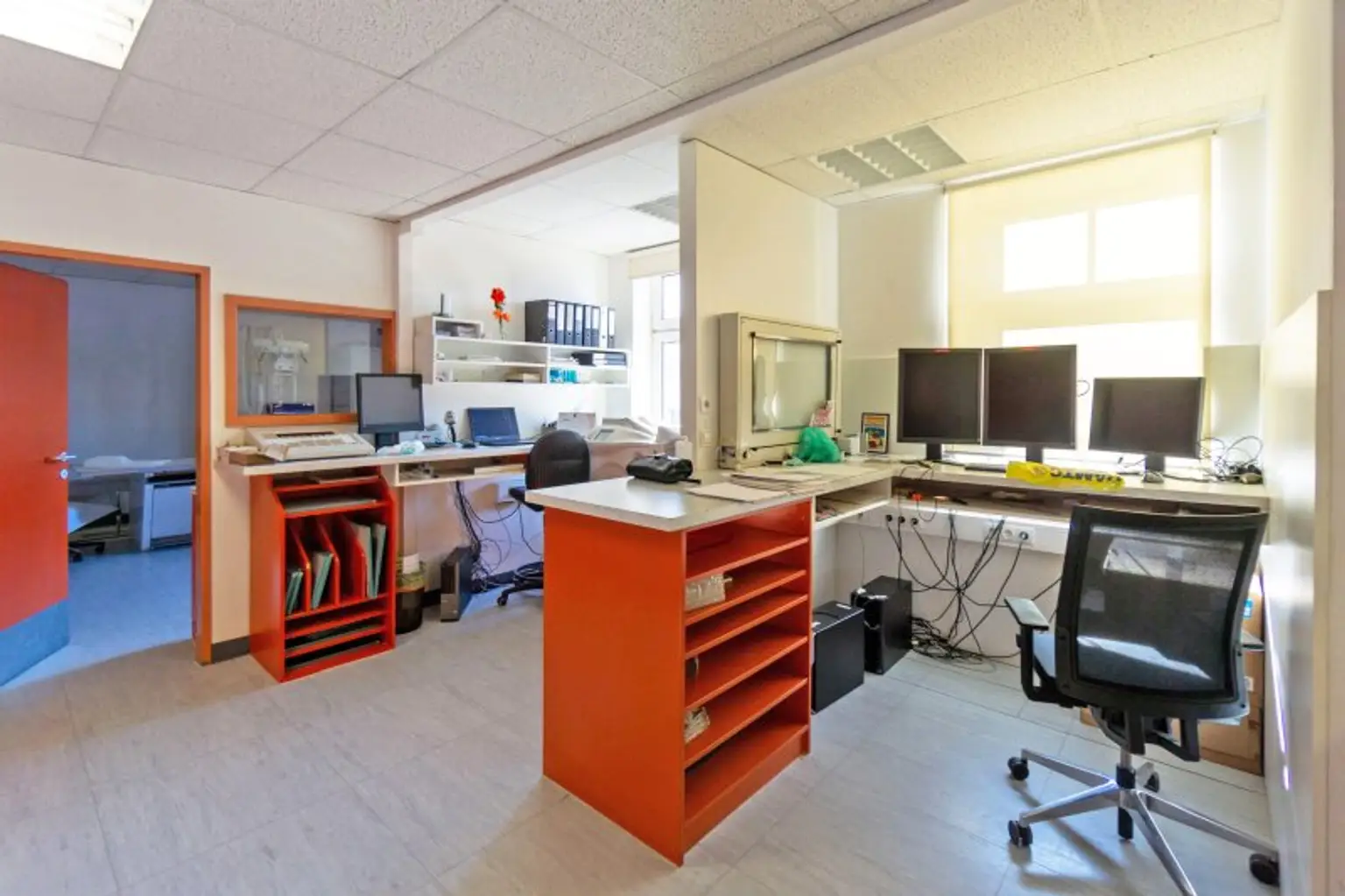 Büro Richtung Behandlungsraum 1