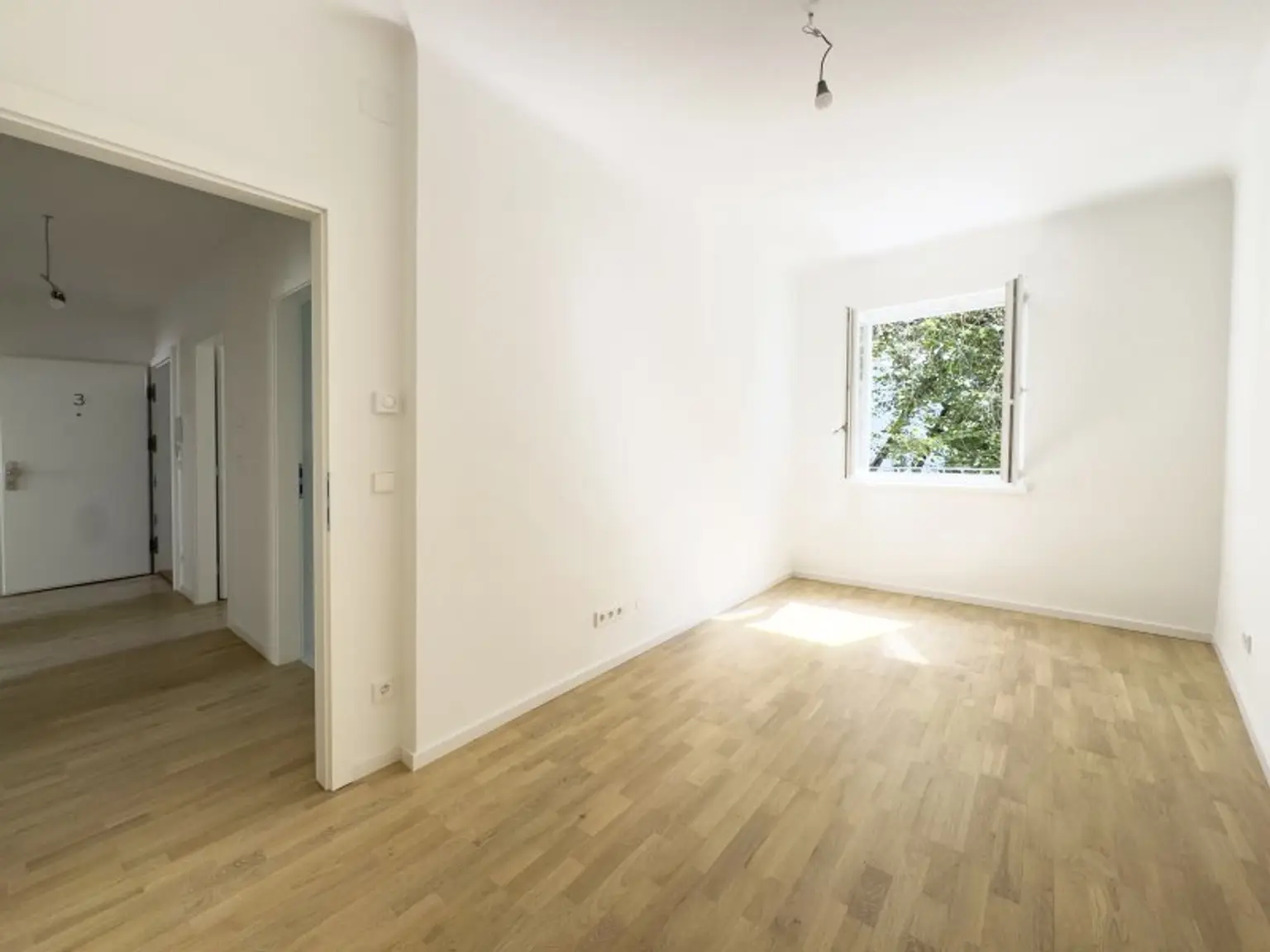 Charmanter Erstbezug nach Sanierung | 3 Zimmer + separate Küche | Balkon in Hofruhelage