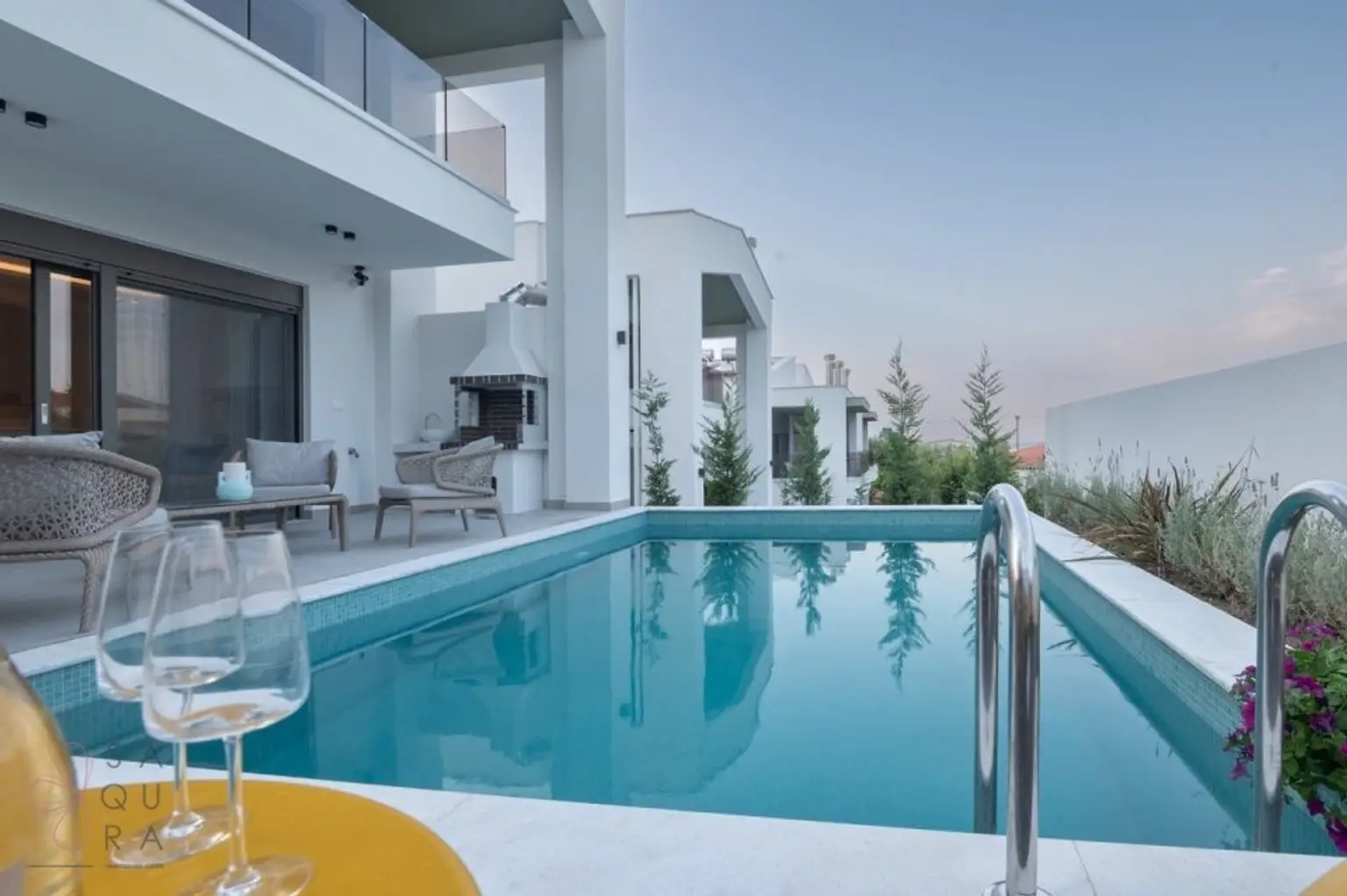Exklusive Neubau-Maisonette in Polihrono – Drei Etagen moderner Luxus am Meer