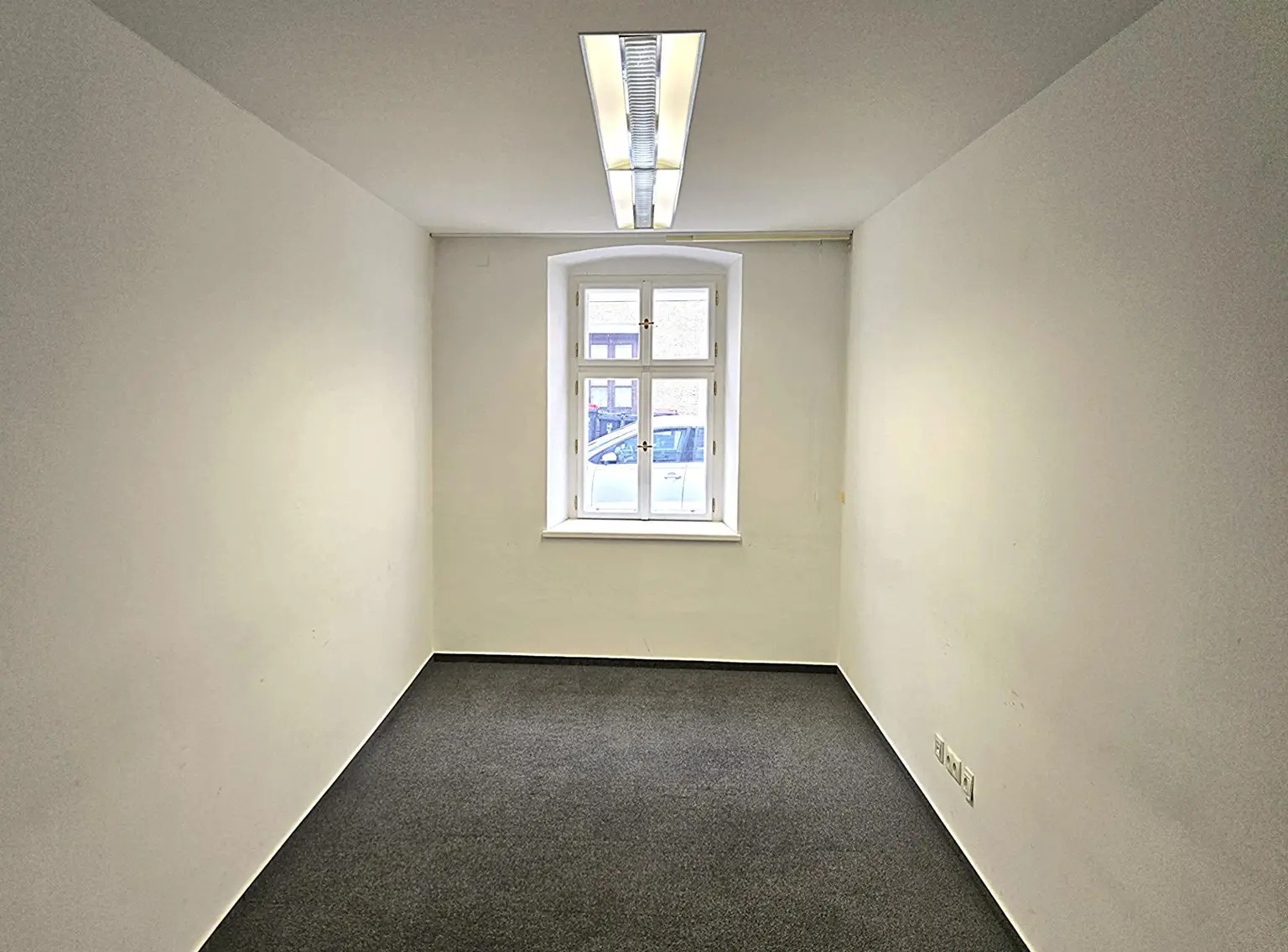 Freundliche Geschäftsräumlichkeit, Büro, Ordination oder Kanzlei im Erdgeschoss im Zentrum Haag zu mieten