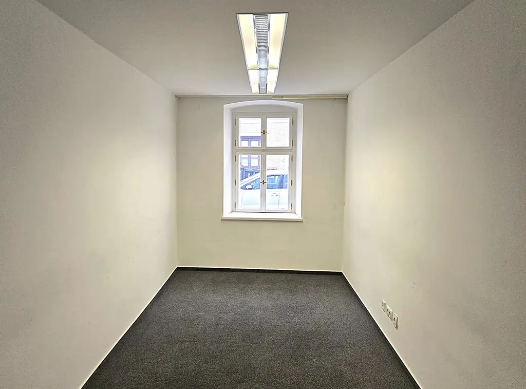 Freundliche Geschäftsräumlichkeit, Büro, Ordination oder Kanzlei im Erdgeschoss im Zentrum Haag zu mieten