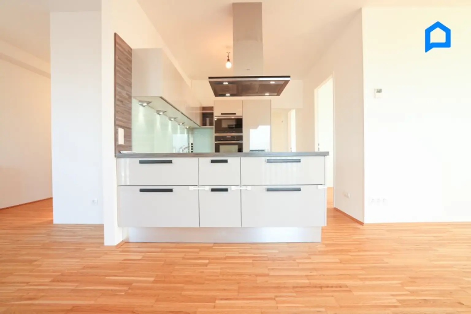 * CITY GATE TOWER * Weitblick über Wien * helle 3 Zimmer * große Loggia* Balkon* Top Küche* Klimaanlage *