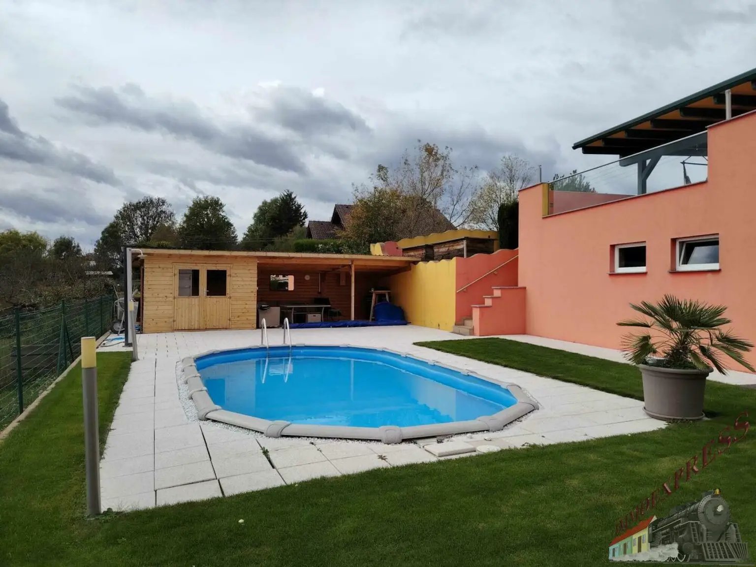 Tolles Einfamilienhaus mit Pool, Panorama-Ausblick und moderner PV-Anlage – hier fühlt sich Ihre Familie zuhause!