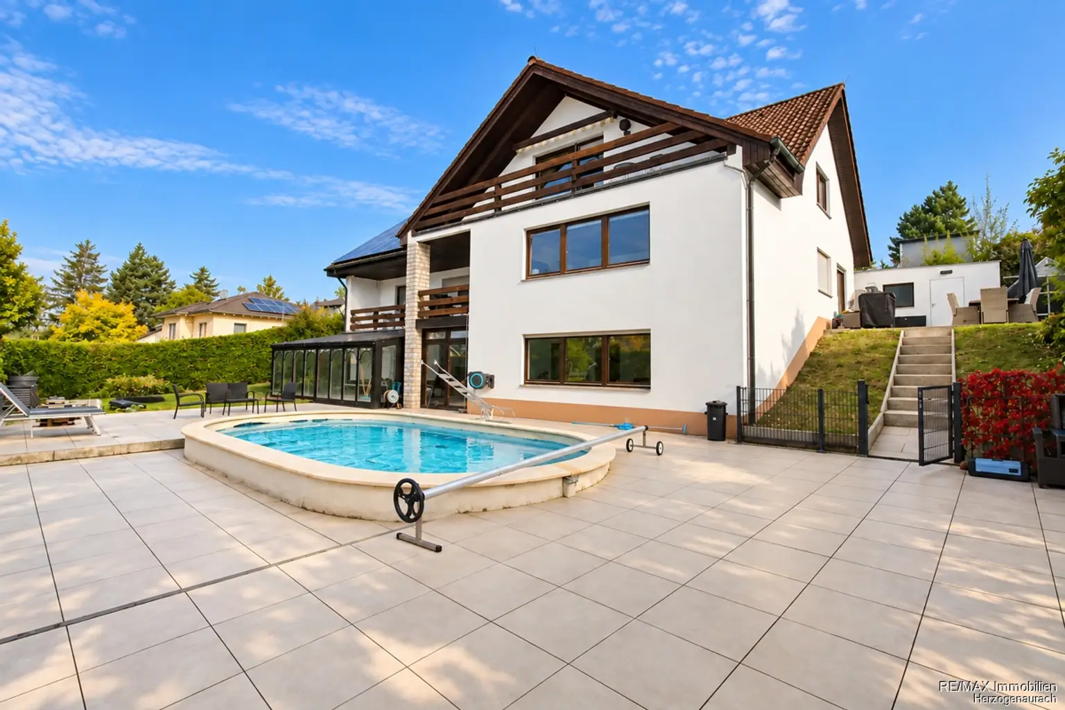 Ansicht Garten und Pool