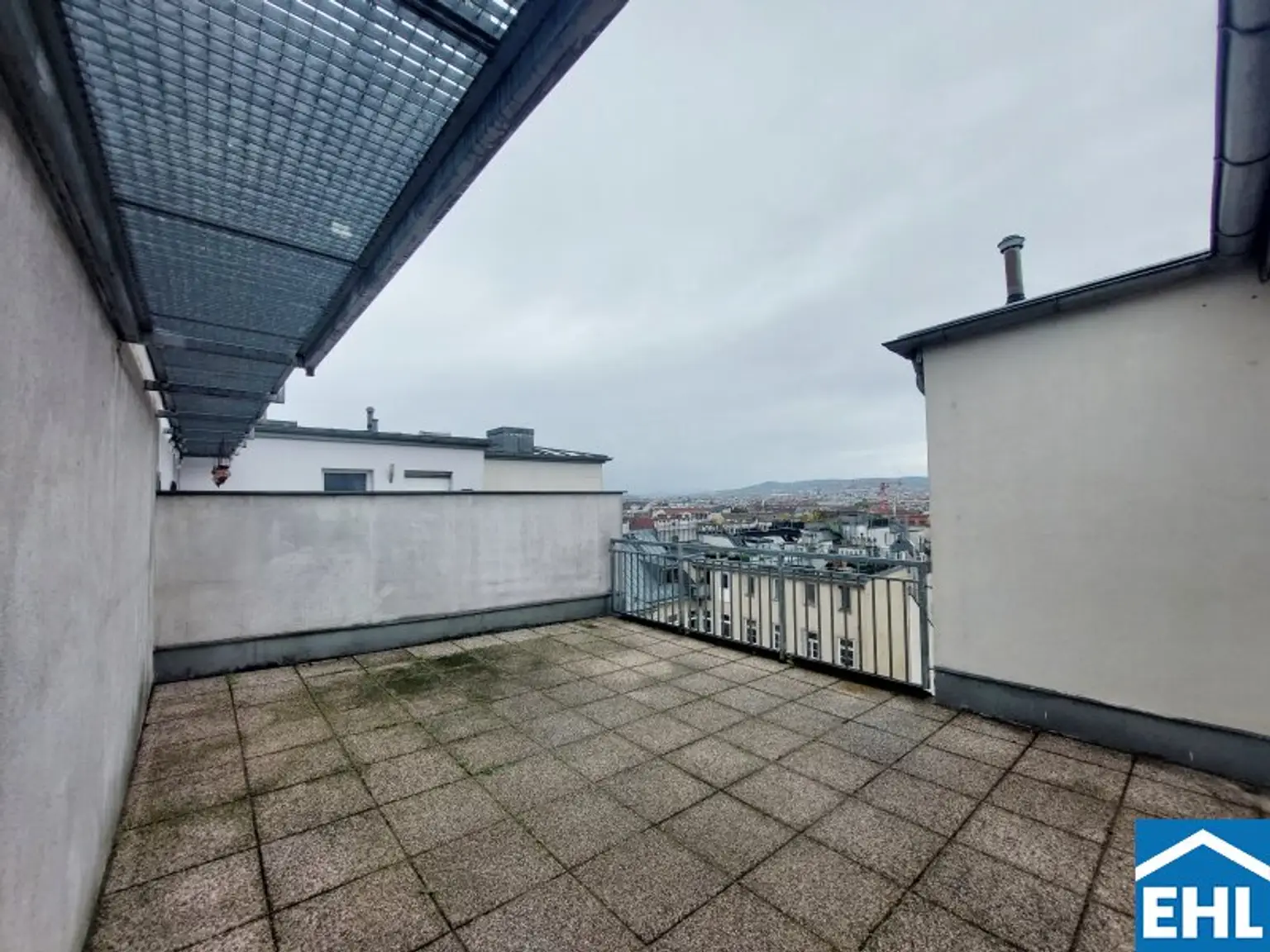 UNBEFRISTET! Großzügige 2,5-Zimmer-Wohnung mit 34m² Dachterrasse in 1050 Wien – Ihr neues Zuhause wartet!