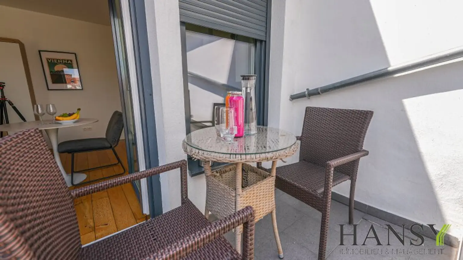 Charmantes vollmöbliertes Dachgeschoss-Studio mit Lift, Terrasse und Weitblick!