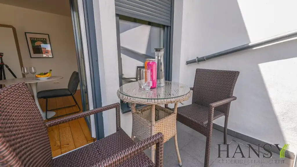 Charmantes vollmöbliertes Dachgeschoss-Studio mit Lift, Terrasse und Weitblick!