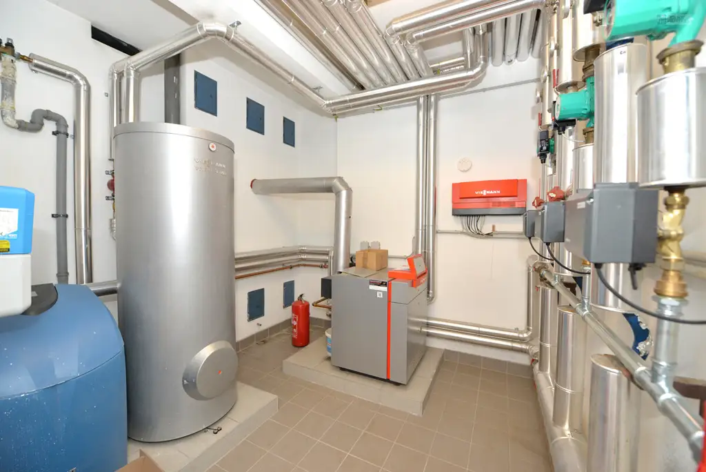 GARTENPARADIES   -  9.000 M² - 
LANDHAUS IN PARKLANDSCHAFT  
NUR 30 MINUTEN VON WIEN