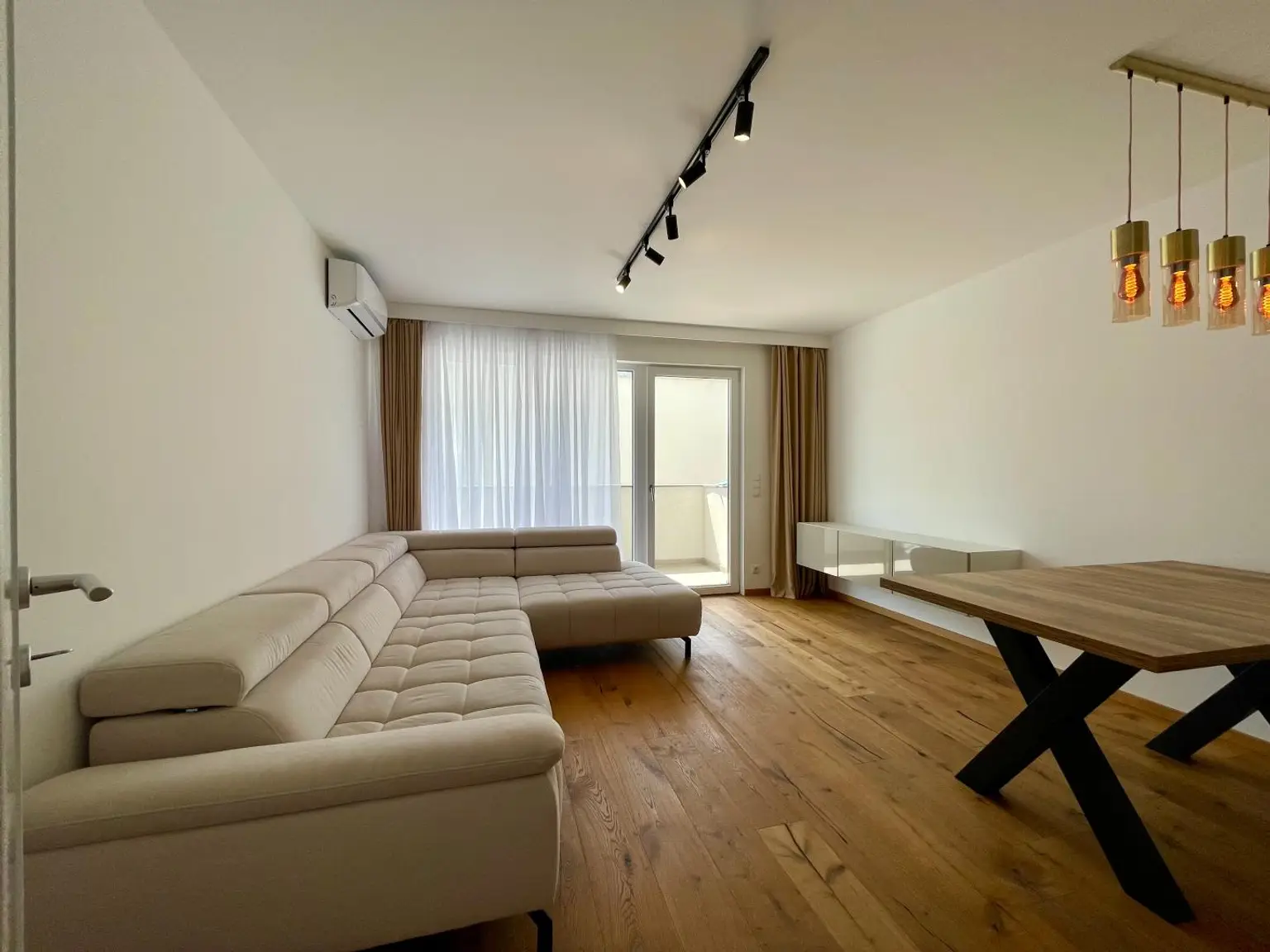 " Wohlfühlwohnung mit Balkon und Stil!"