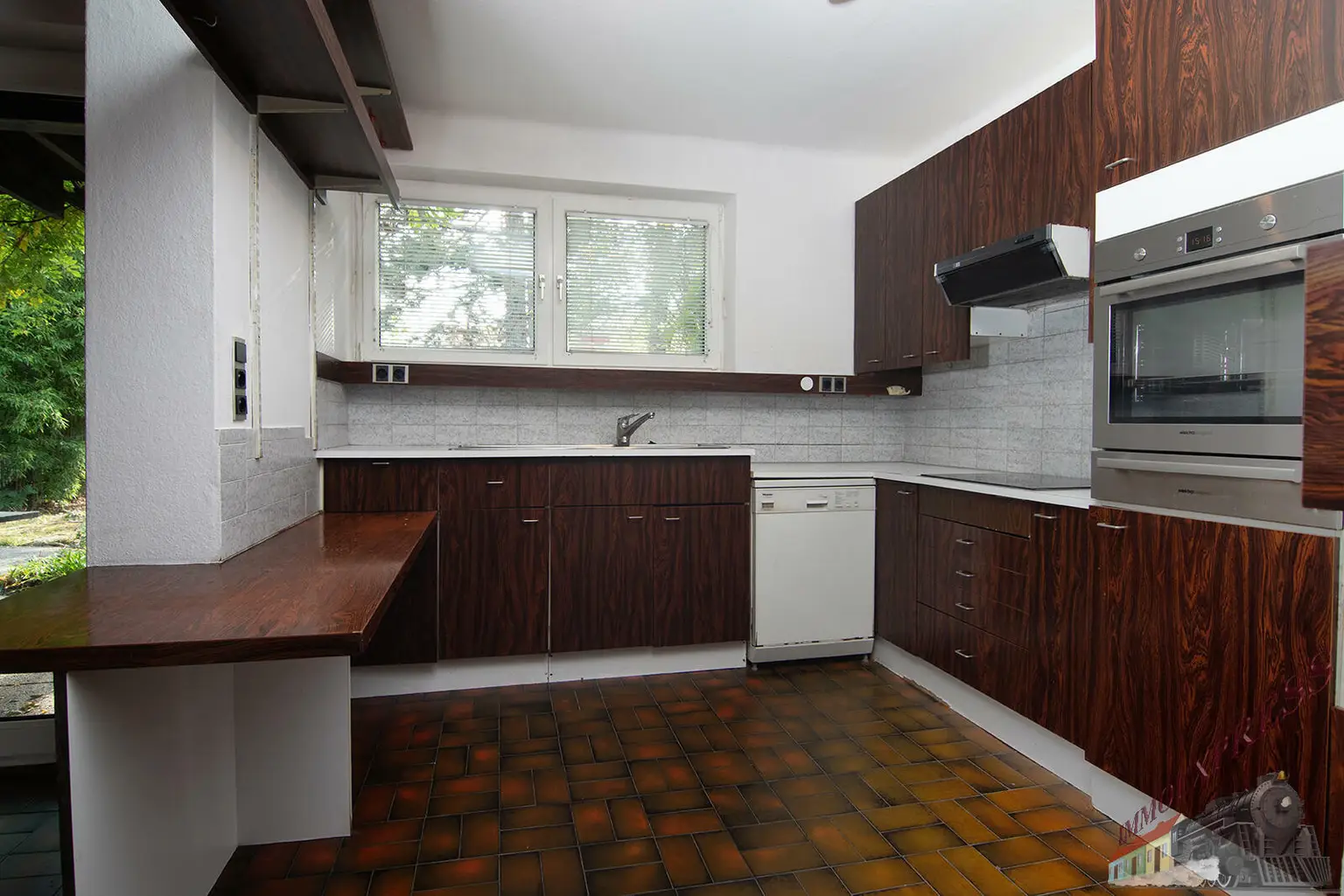 Architektenhaus mit Schwimmhalle in Ruhelage