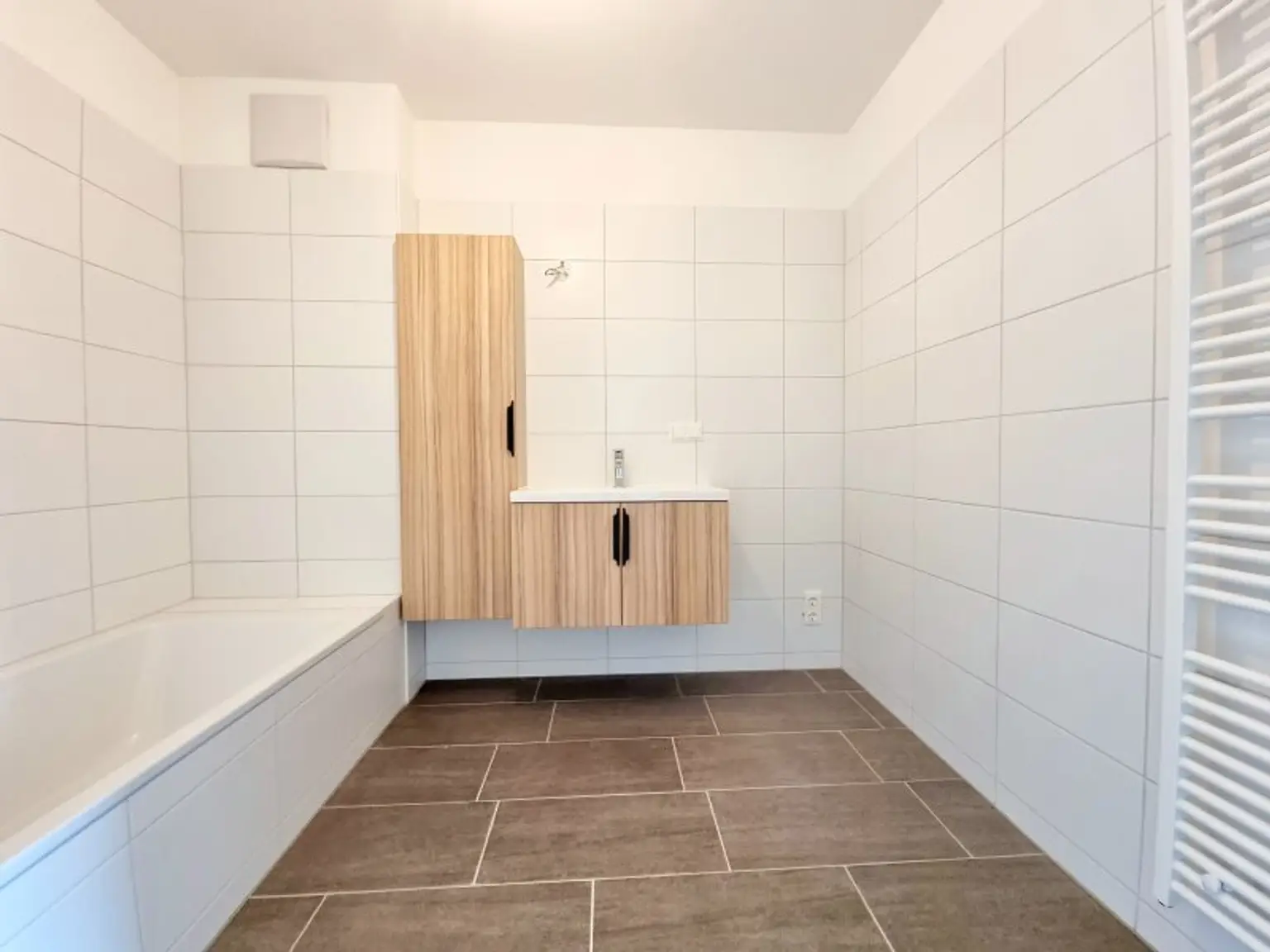 Exklusive 3-Zimmer Wohnung | 68 m² + 22 m² Balkon | Carport inkludiert | € 899 Gesamtmiete