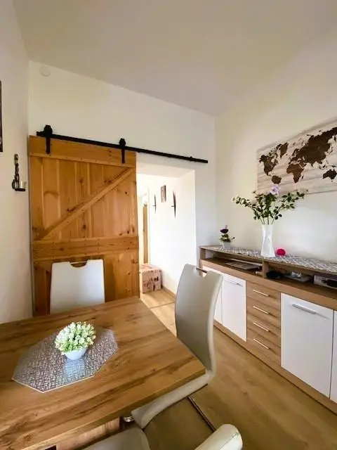 Esszimmer, Richtung Wohnzimmer