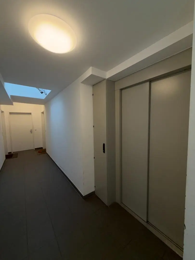 Helles 2 Zimmer - Büro - DG | wenige Schritte entfernt - Straßebahnlinie 46 | Nähe Brunnenmarkt & U6 Thaliastraße