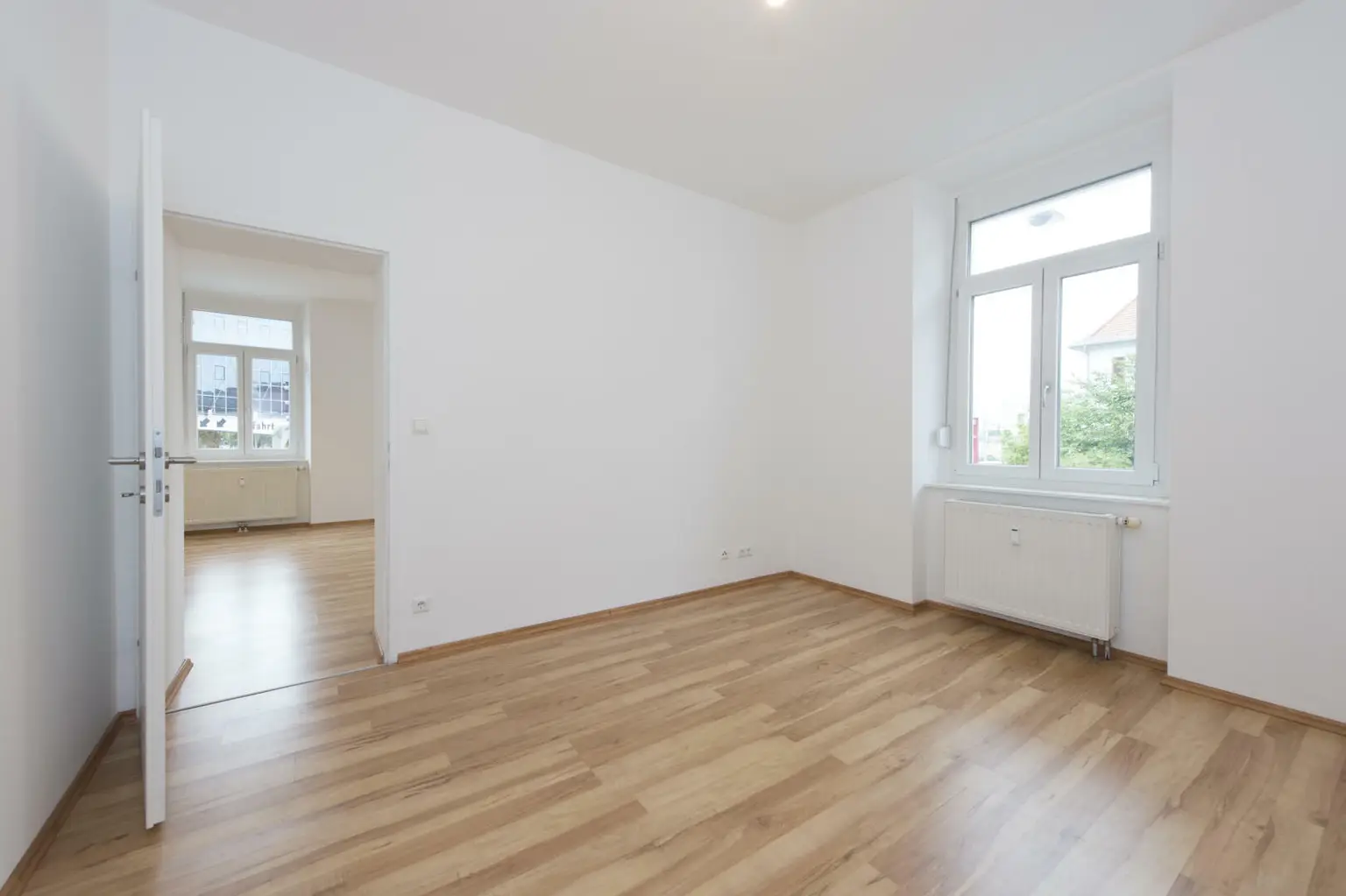 Sehr helle und moderne 2-Zimmer Wohnung mit Balkon - ab sofort verfügbar!