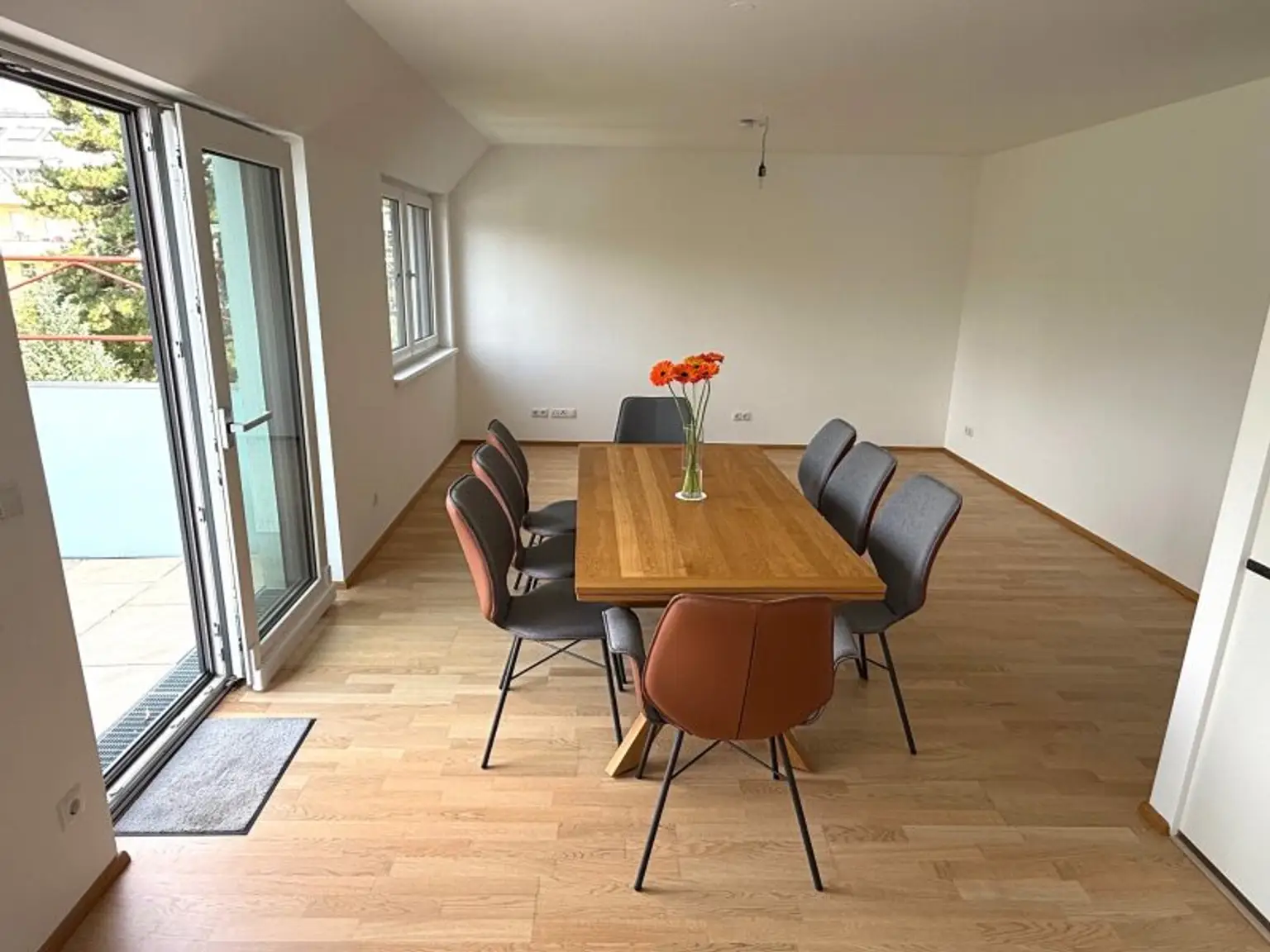 Wohnen in Hietzing + Balkon ca. 11 m² + Markenküche im Wert von ca. € 22.000 + 1 Garagenplatz im Eigentum