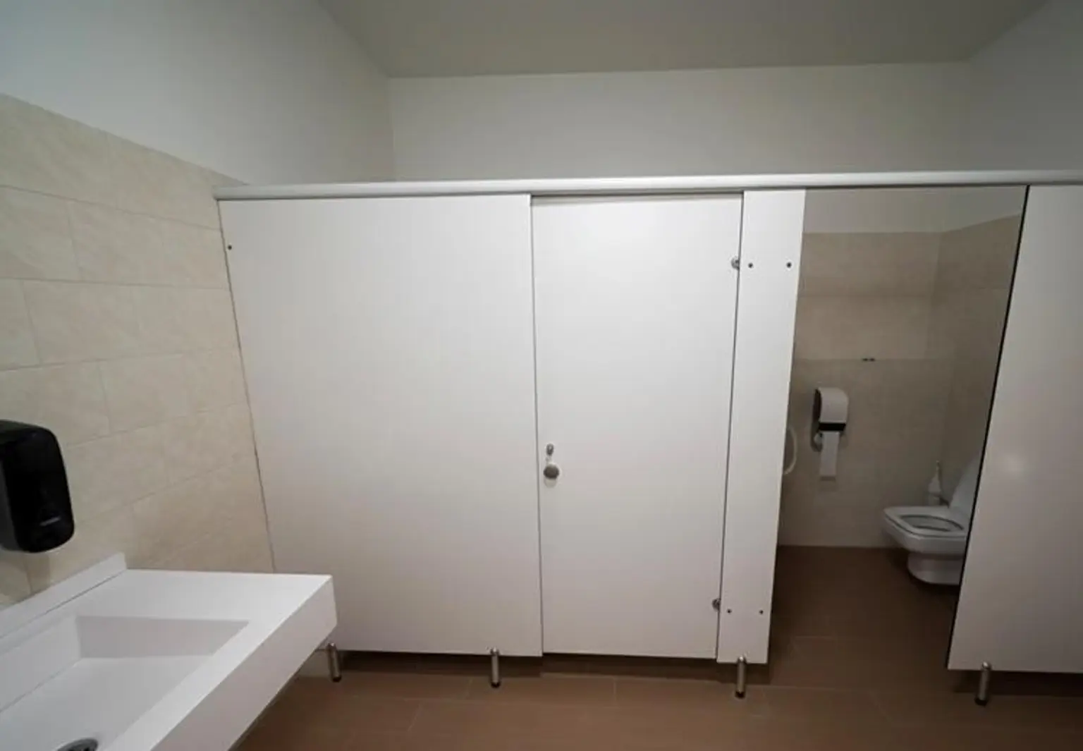 ''Bürofläche mit 3 Büros, Empfang, Küche & Sanitäranlagen – sofort bezugsfertig''