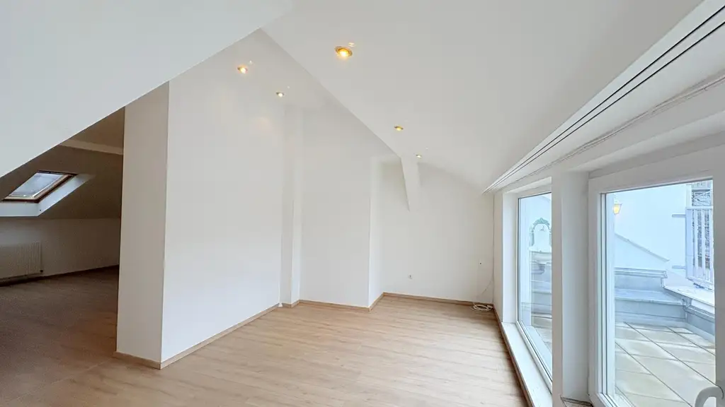Über den Wolken nahe dem Servitenviertel/Clusiusgasse DG mit Terrasse ca. 11m²!
