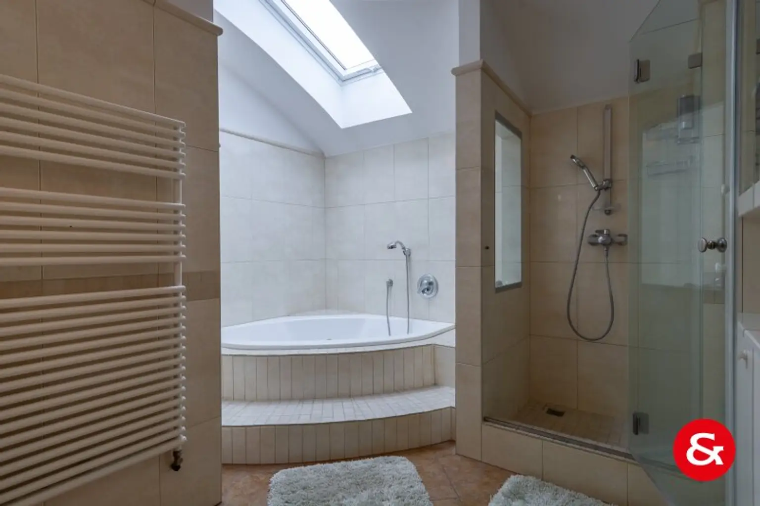 Sonnige 6-Zimmer-Terrassenwohnung mit 2 Garagenplätzen! | auch auf 2 Wohnungen teilbar!