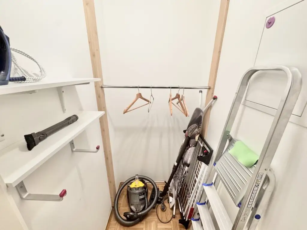 Helles, vollmöbliertes Studio in Ober St. Veit | Garagenstellplatz im Haus