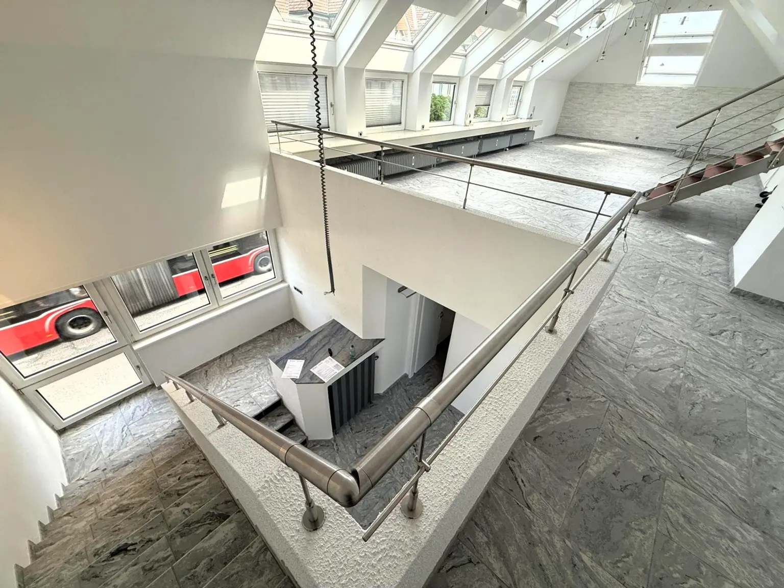 Modernes Atelier, Loft, Dachterrasse im Neunzehnten // Modern Studio, loft, roof terrace in the nineteenth //