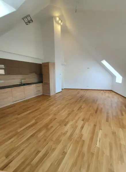 Sonnige Dachterrassenwohnung - Klimatisiert - Top Zustand - nähe U3