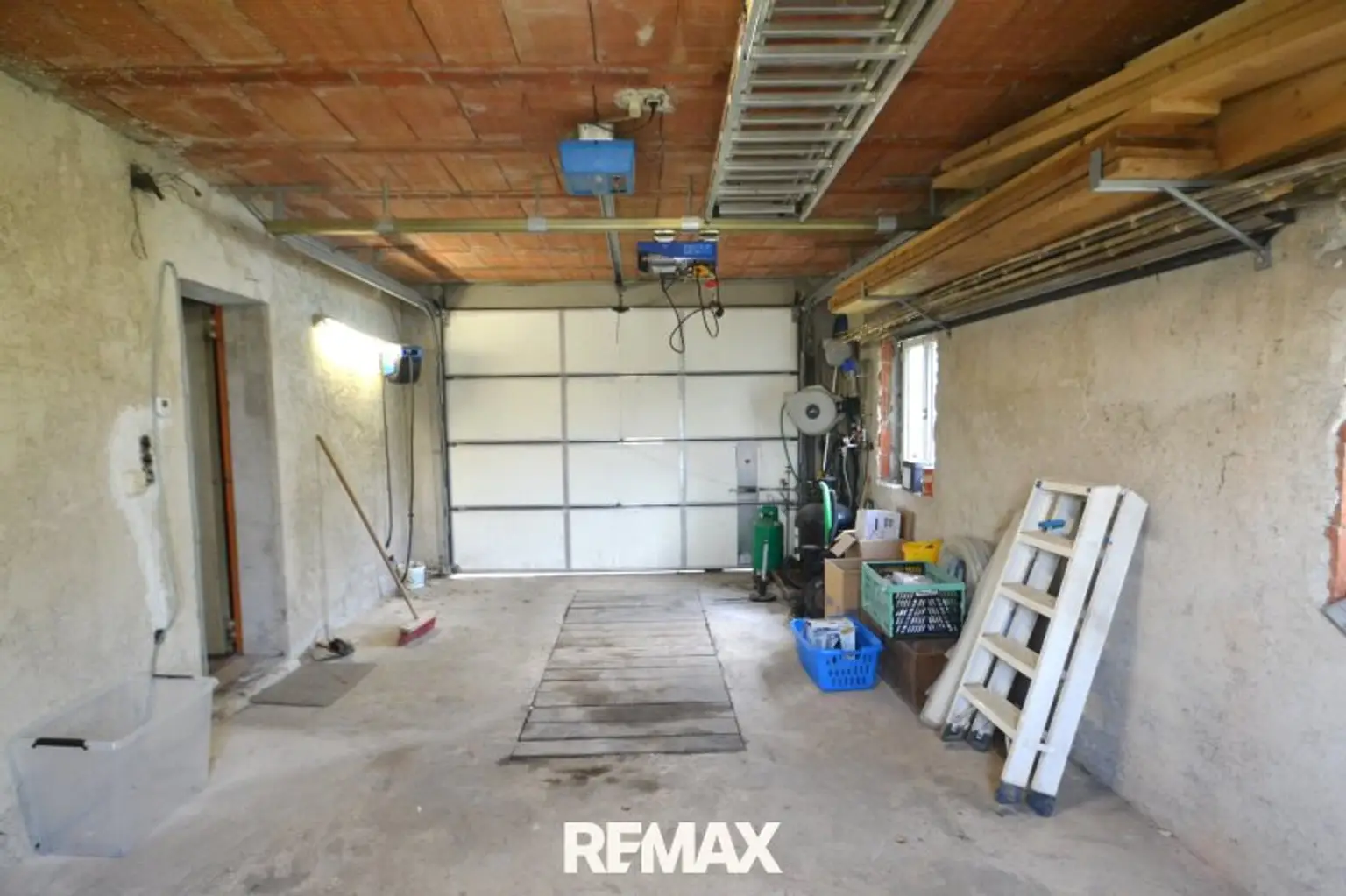 Einstellraum mit Montagegrube