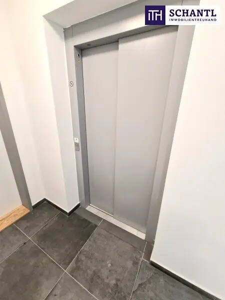 Preisreduktion! Exklusives Familienparadies über den Dächern – Stilvolle 4-Zimmer-Dachgeschosswohnung mit zwei Terrassen + moderner Luftwärmepumpe + Klimaanlage