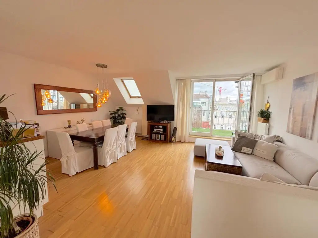 Gut geschnittene Dachgeschoßwohnung in beliebter Wiener Lage