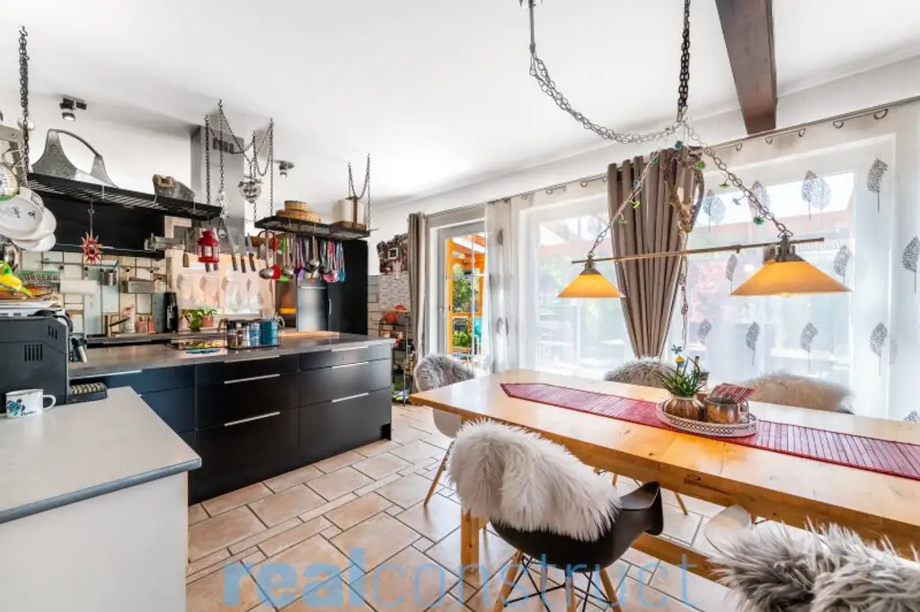 Ökologisch nachhaltiges Einfamilienhaus mit ERDWÄRME-Heizung in bester Lage von Bad Erlach