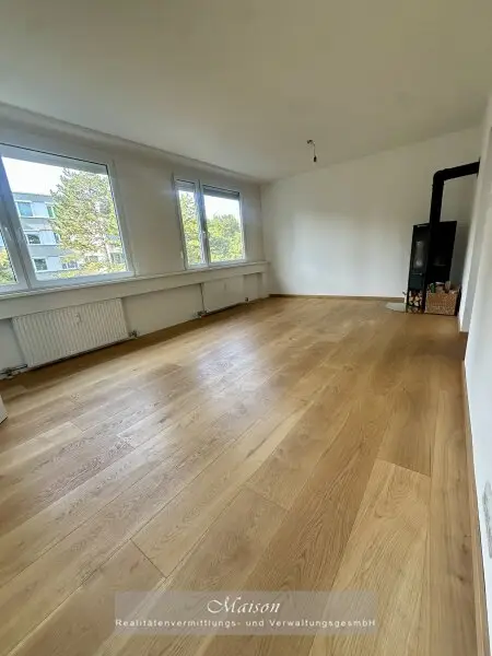 DIREKT AM KURPARK BAD VÖSLAU - SONNIGES FAMILIENEIGENTUM MIT LOGGIA IN TOPZUSTAND