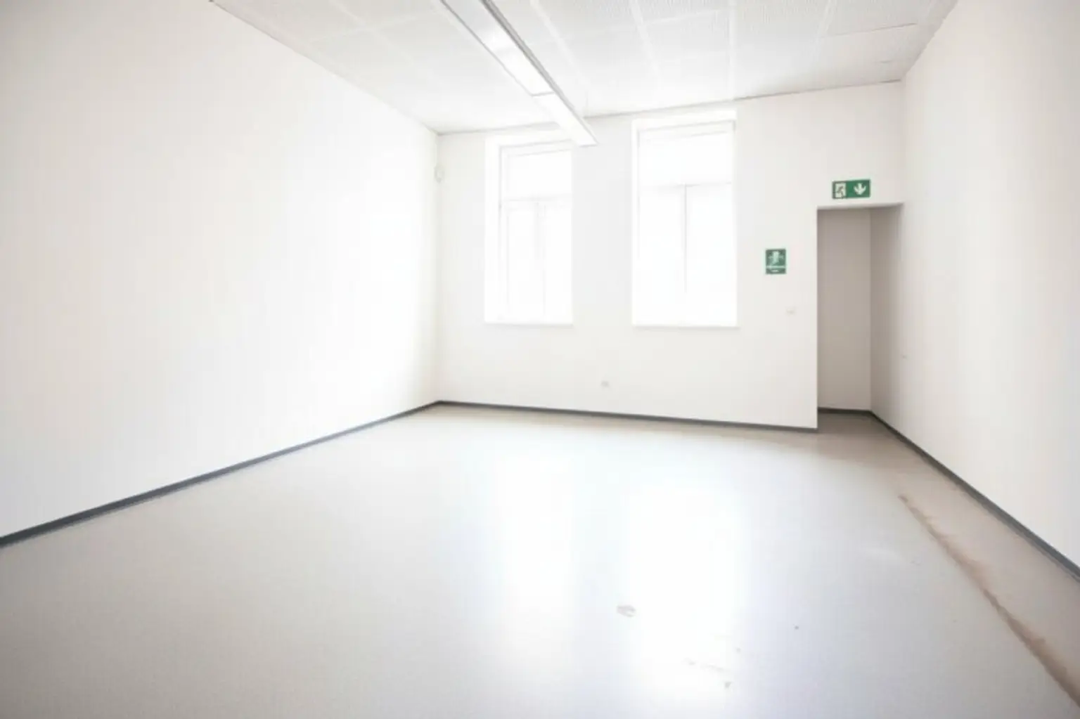 Attraktives, helles Geschäftslokal zur vielseitigen Nutzung mit guter Sichtbarkeit | flexibler Grundriss | leerstehend