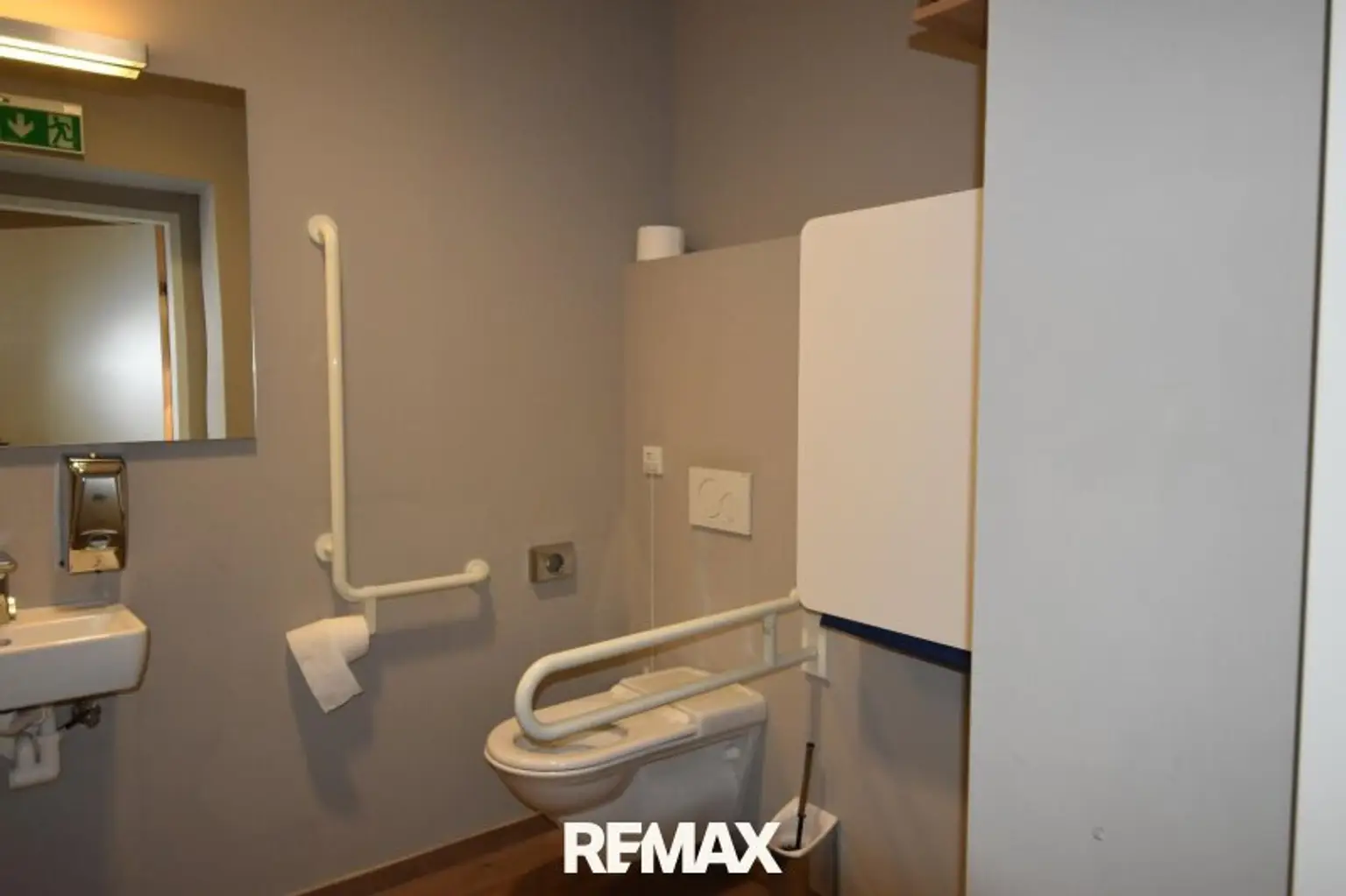 rollstuhlgerechtes WC