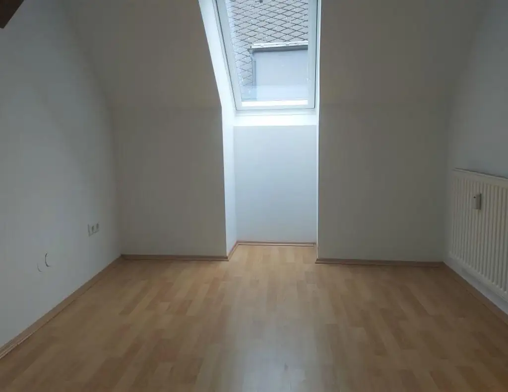 Günstige 2-Zimmer-Dachgeschosswohnung mit Küchenblock in Krieglach im Mürztal zu mieten !