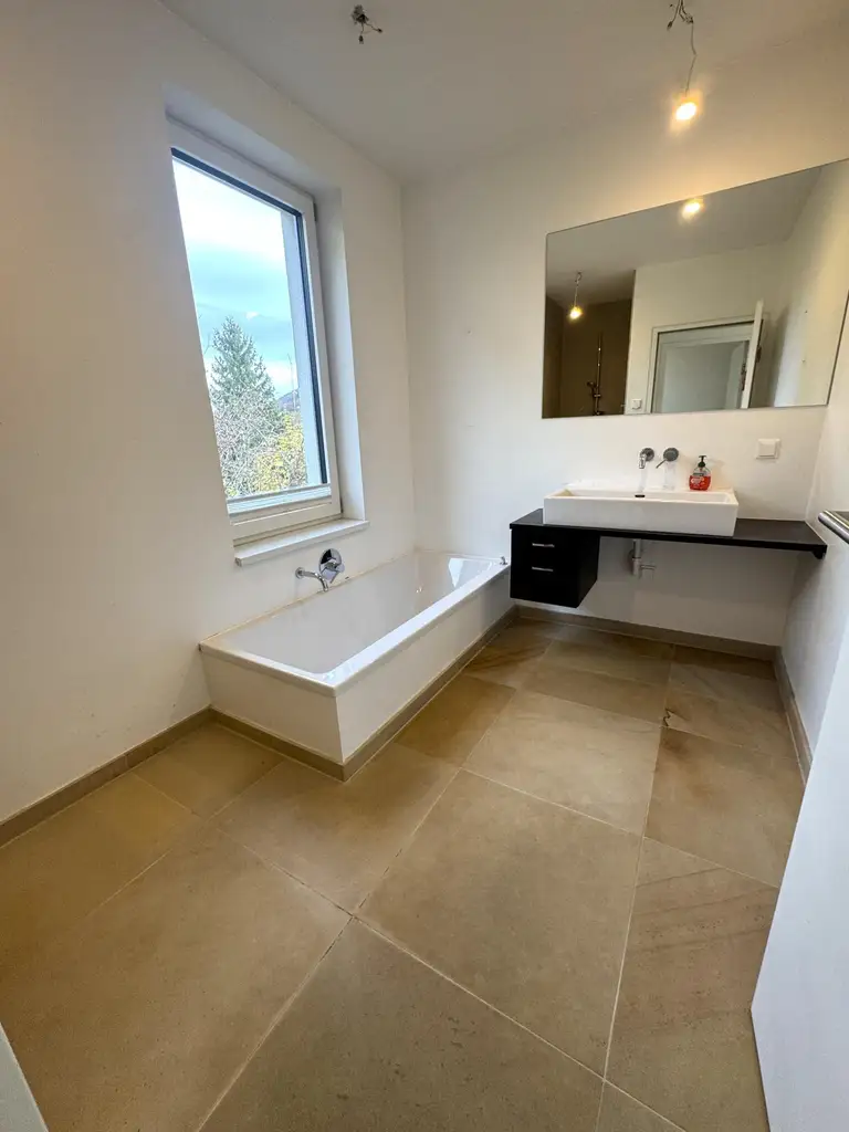 Exklusive Luxusvilla in absoluter Ruhelage mit Pool!