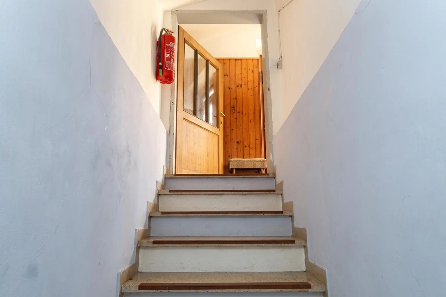 Stiegenaufgang vom Keller ins  Haus Nr. 65