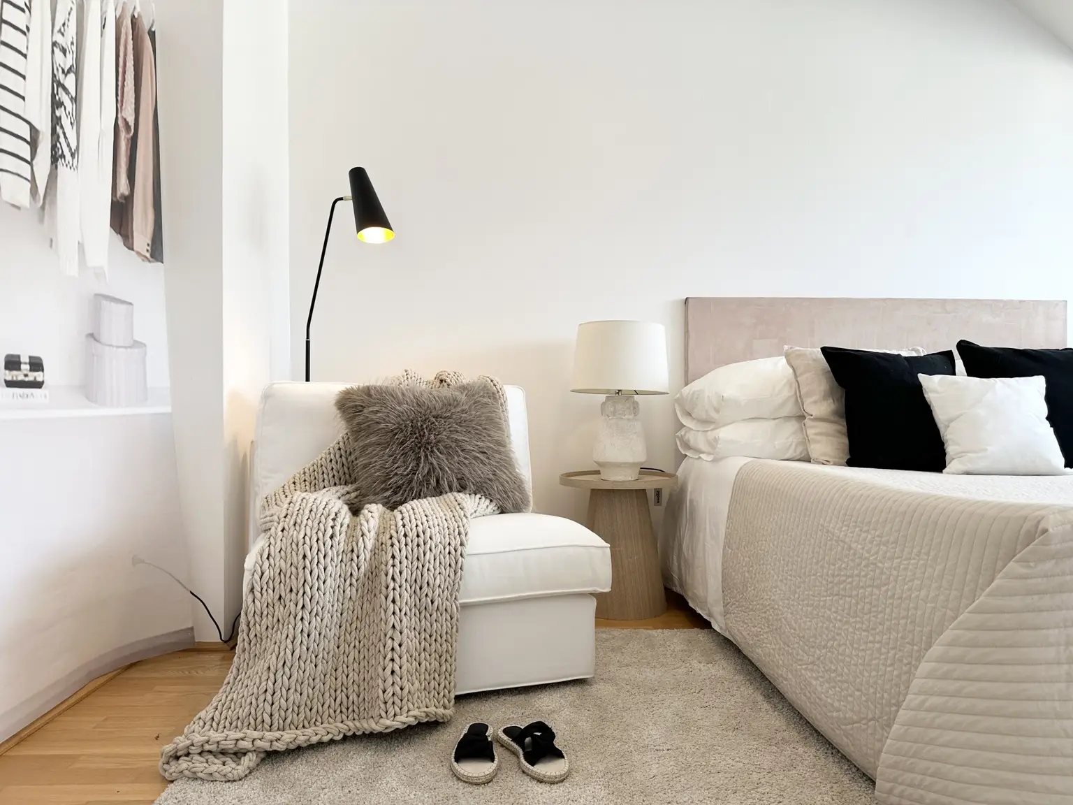 Schlafzimmer 1