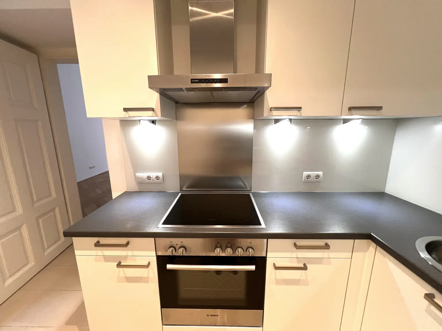 Charmante Altbauwohnung im Herzen Wiens / Charming apartment in an old-style building in the heart of Vienna