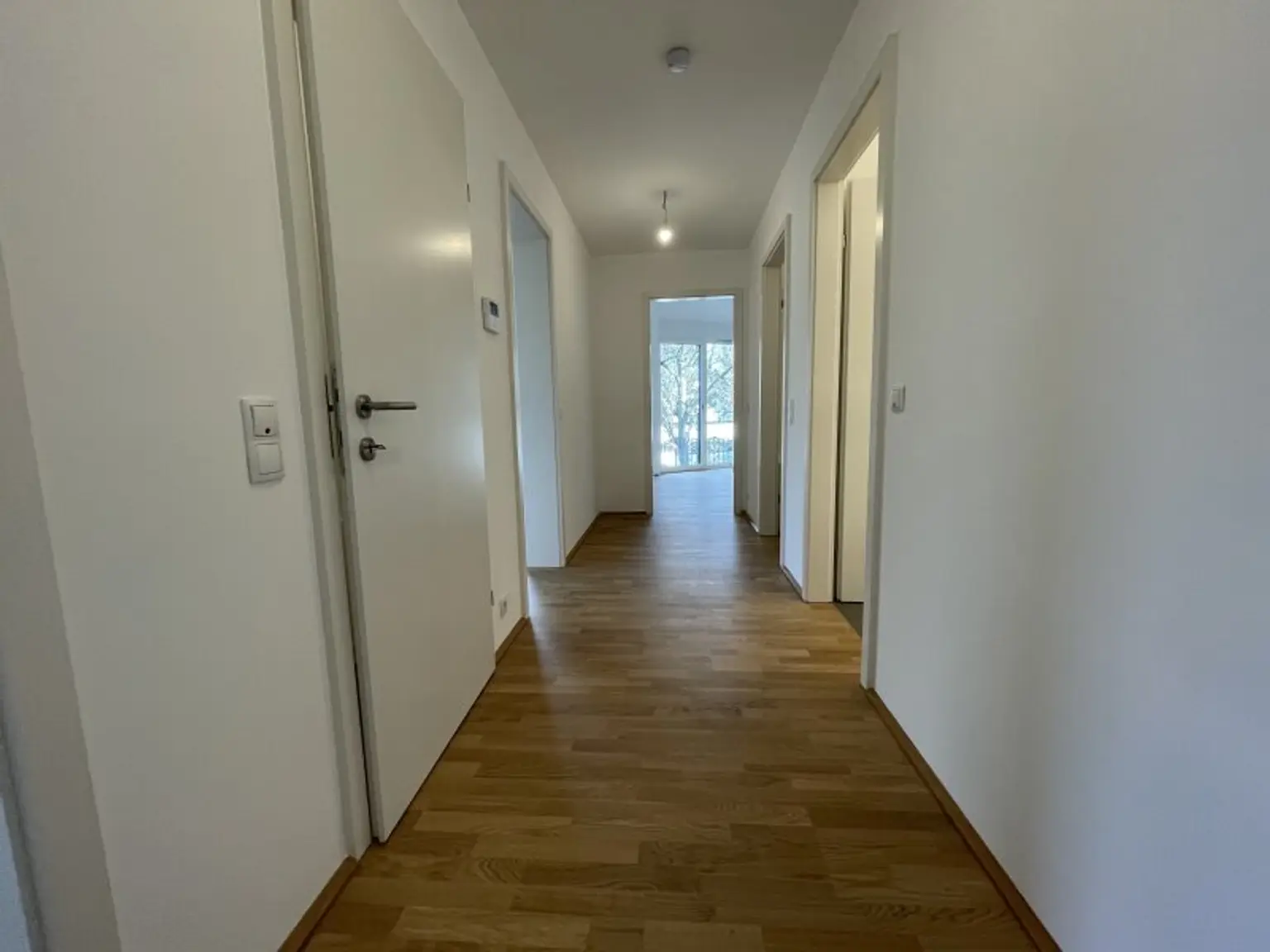 Exklusive 2-Zimmer Wohnung mit lichtdurchflutetem Wohnzimmer in absoluter Ruhelage - jetzt Anfragen!