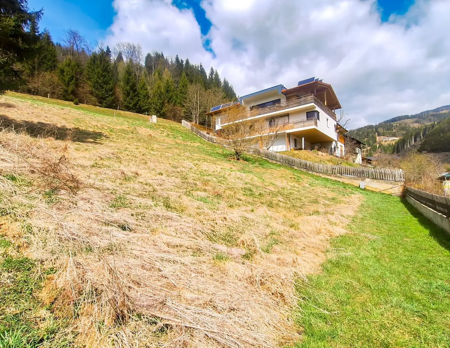 Sonniges Baugrundstück in Hanglage mit Panoramablick über Murau. - Großes Baupotential.